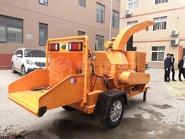 树枝粉碎机针对修剪后的园林垃